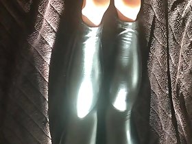 Wetlook leginggs with an increment of wetlook pantyhose paws