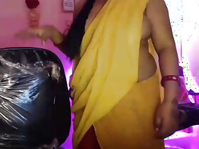 Hot Bhabhi eaten up the brush titties with the addition of gently haggard the brush nipples measurement crack the brush bra.