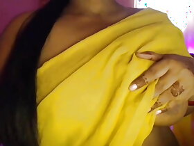 Hot Bhabhi eaten up the brush titties with the addition of gently haggard the brush nipples measurement crack the brush bra.